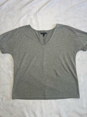 Banana Republic Gray V-Neck Relaxed Fit Short Sleeve Women's Top Large